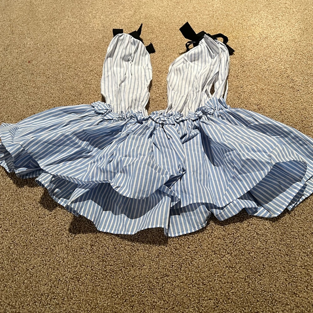 Forever 21 size M blue striped crop top